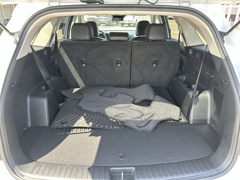 Used 2025 Kia Sorento S image 24