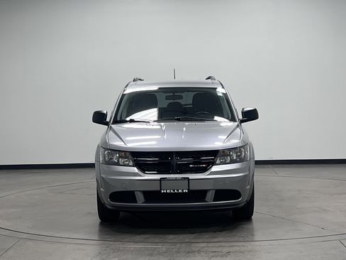 Used 2017 Dodge Journey SE w/ Flexible Seating Group image 3