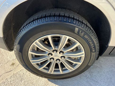 Used 2019 Cadillac XT5 Luxury image 17