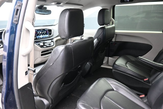 Used 2024 Chrysler Pacifica Limited FWD image 14