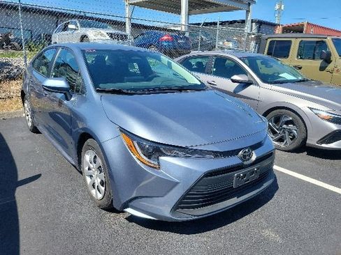 Used 2025 Toyota Corolla LE FWD image 1