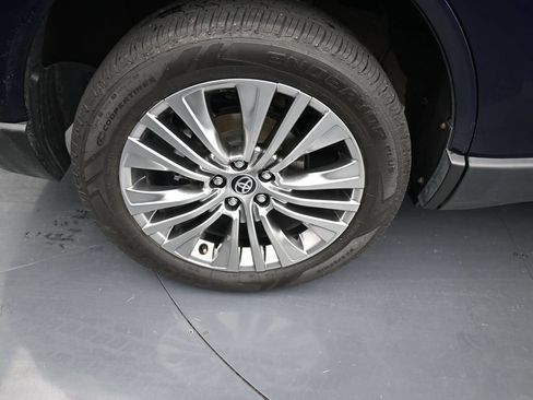 Used 2021 Toyota Venza Limited w/ Carpet Mat Package (TMS) AWD/4WD image 10