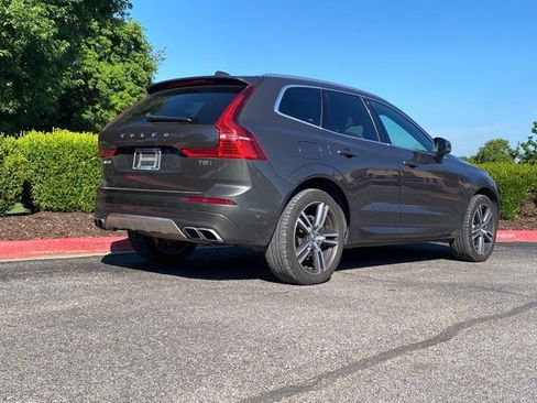 Used 2019 Volvo XC60 T5 Momentum w/ Multimedia Package AWD/4WD image 3