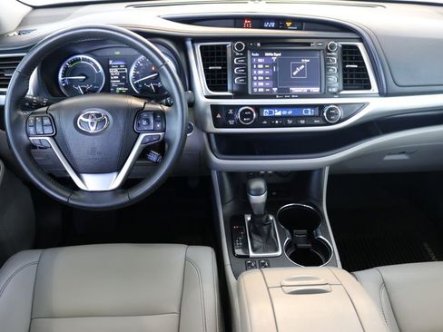 Used 2019 Toyota Highlander XLE image 20