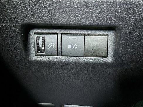 Used 2025 Toyota RAV4 XLE AWD/4WD image 10