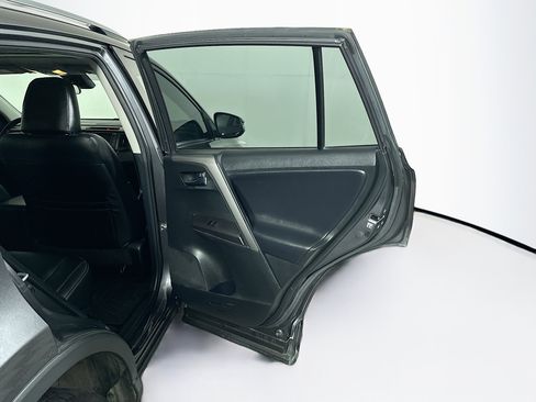 Used 2018 Toyota RAV4 XLE FWD image 31