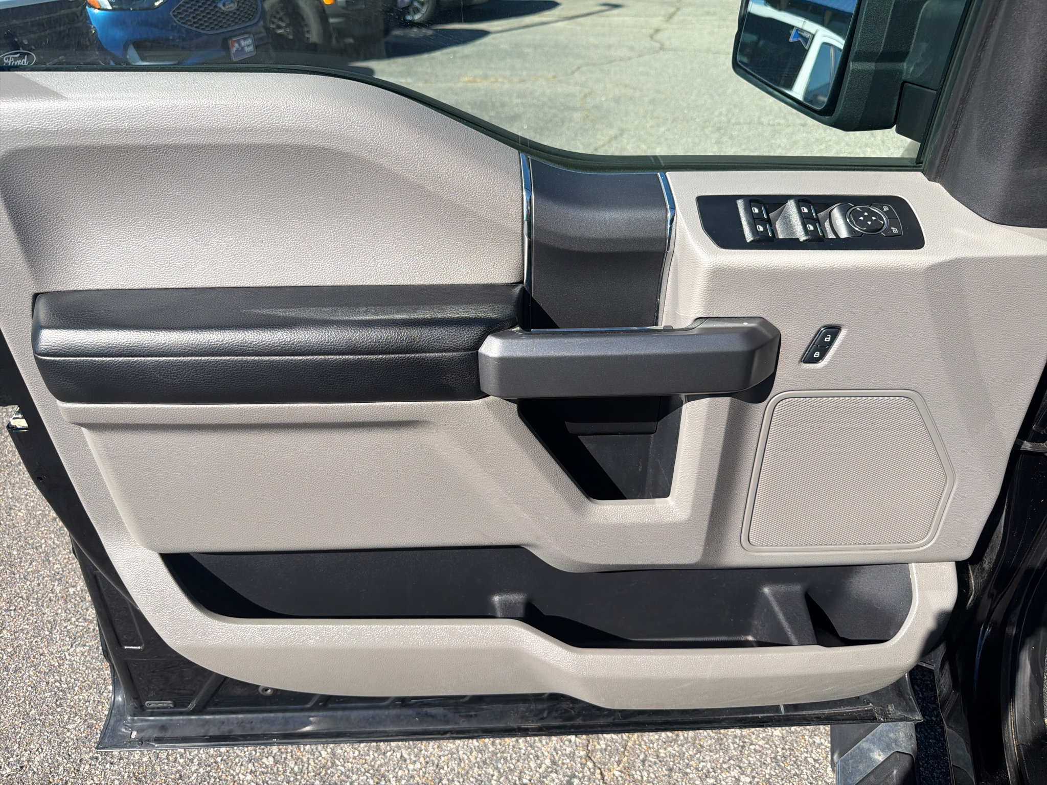 Used 2017 Ford F150 XLT w/ Equipment Group 302A Luxury AWD/4WD image 9