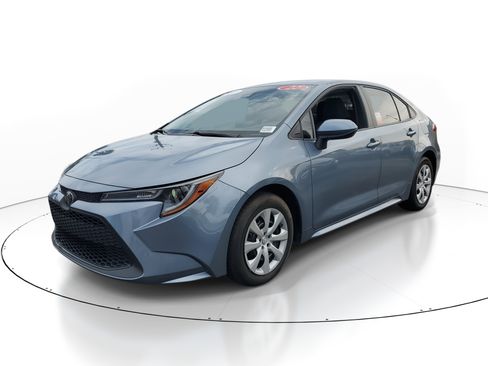 Used 2022 Toyota Corolla LE image 2