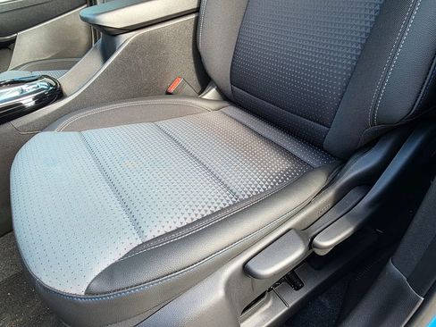 Certified 2025 Chevrolet Trax LT image 12