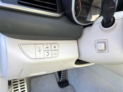 Used 2019 Genesis G70 3.3T Design image 20