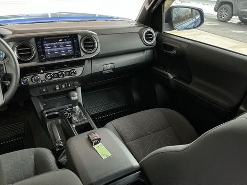 Used 2018 Toyota Tacoma TRD Off-Road image 16