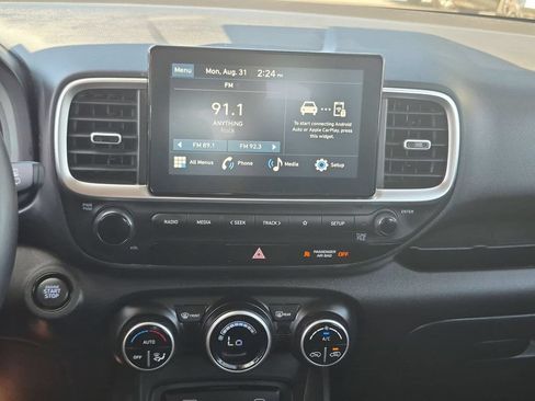 Used 2025 Hyundai Venue SEL FWD image 19