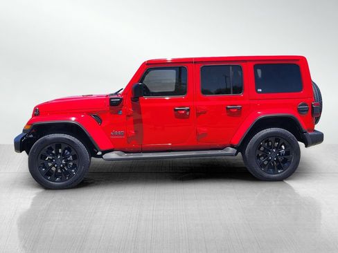 Used 2025 Jeep Wrangler Unlimited Sahara AWD/4WD image 7