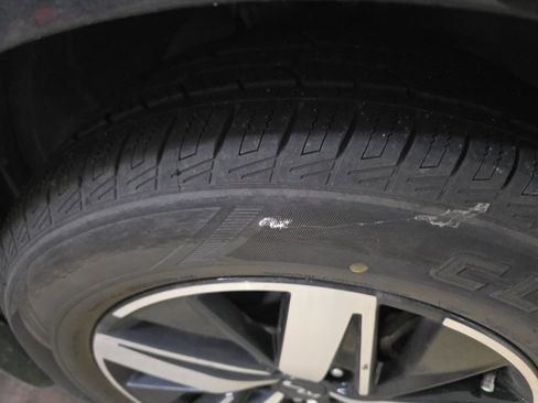 Used 2023 Kia Sorento S image 4