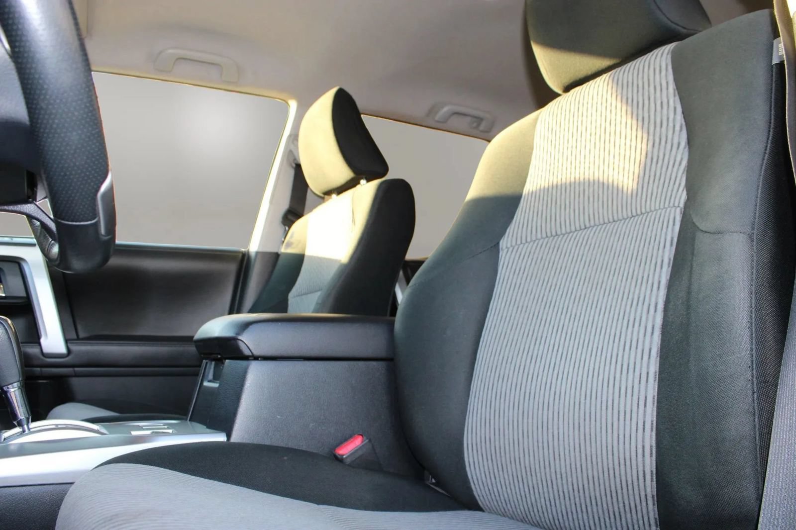 Used 2016 Toyota 4Runner SR5 AWD/4WD image 9
