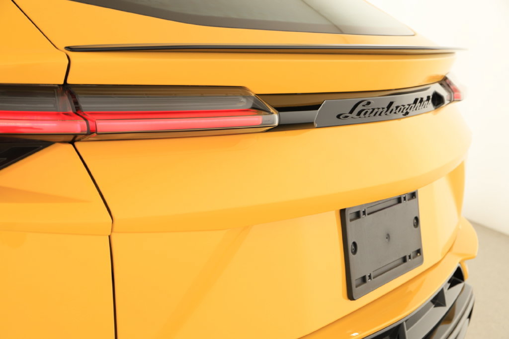 Used 2024 Lamborghini Urus S AWD/4WD image 32