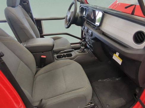 Used 2024 Jeep Gladiator Sport AWD/4WD image 23