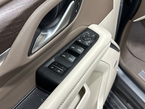 Used 2022 GMC Yukon XL Denali w/ Denali Premium Package AWD/4WD image 15