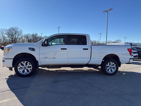 Certified 2024 Nissan Titan SV w/ SV Convenience Package image 6