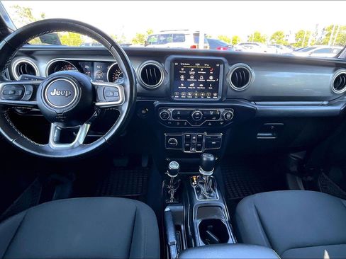 Used 2022 Jeep Wrangler Unlimited Sahara AWD/4WD image 13