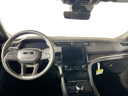 New 2025 Jeep Grand Cherokee Laredo w/ MOPAR Finishing Package image 12