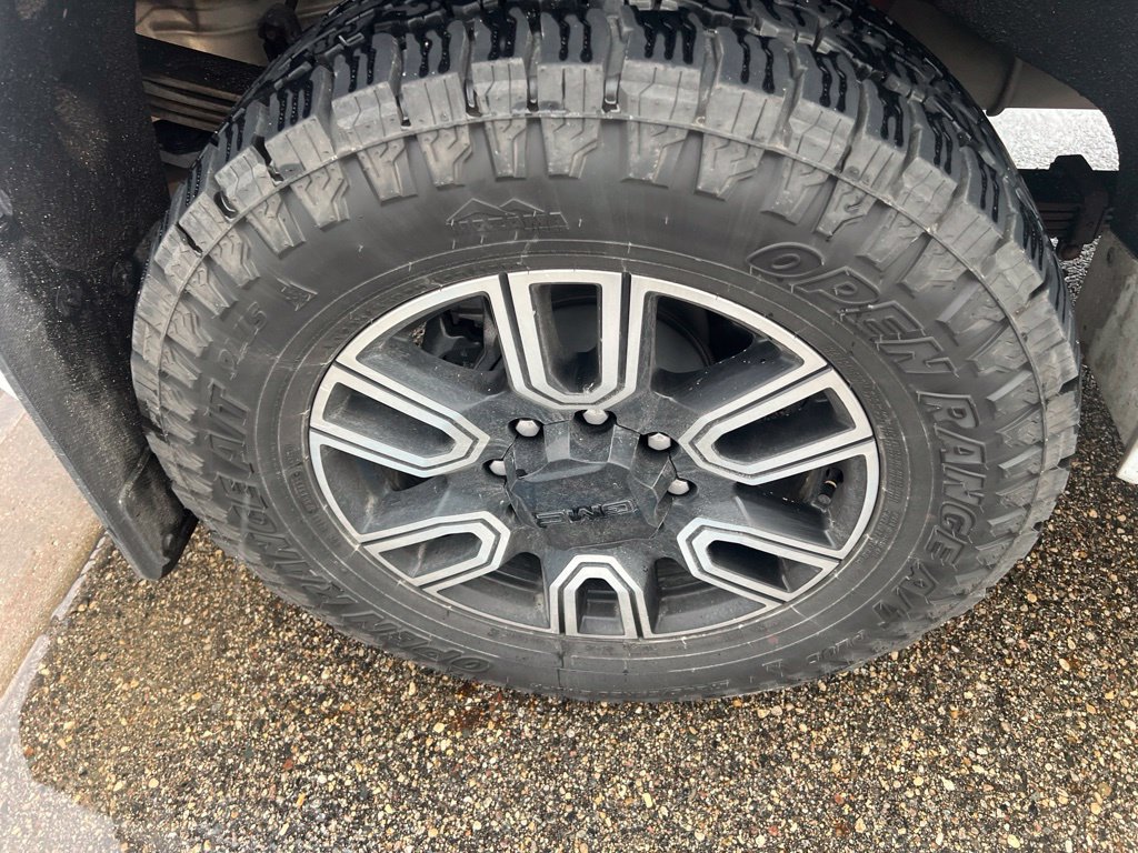 Used 2020 GMC Sierra 2500 AT4 w/ AT4 Premium Package AWD/4WD image 9