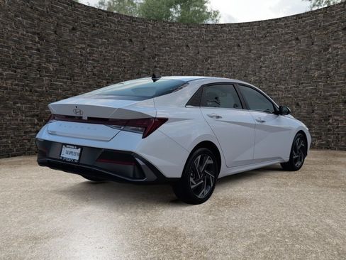 Used 2025 Hyundai Elantra SEL FWD image 7