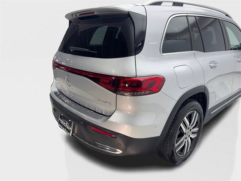 Used 2023 Mercedes-Benz EQB 300 4MATIC w/ Pinnacle Package image 18