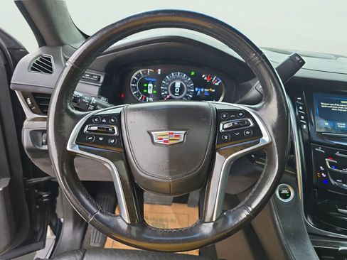 Used 2019 Cadillac Escalade Platinum AWD/4WD image 17