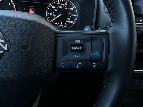 Used 2025 Nissan Rogue SV image 34