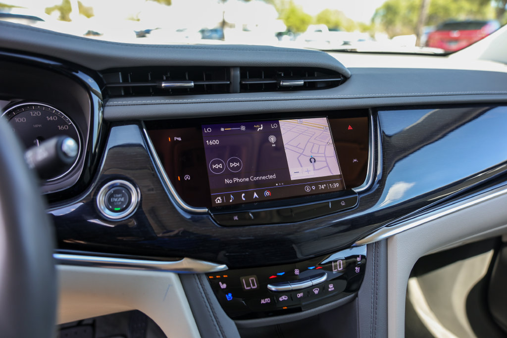 Used 2025 Cadillac XT6 Premium Luxury FWD image 16