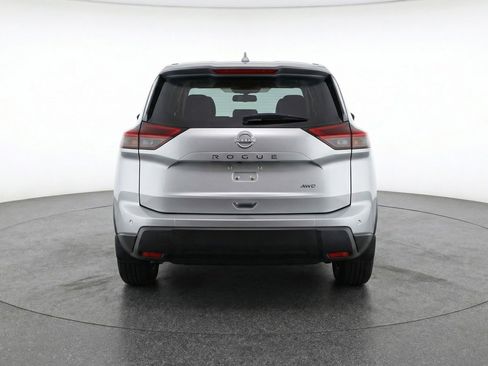 Used 2025 Nissan Rogue SV FWD image 6