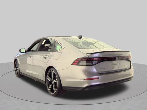 Used 2024 Honda Accord Sport image 4