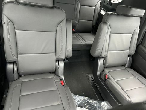 New 2026 Chevrolet Suburban LT w/ Comfort Package AWD/4WD image 19