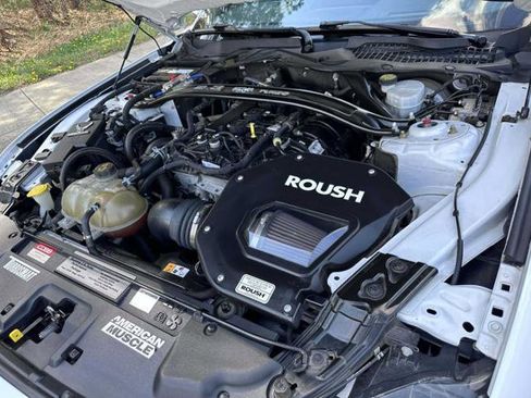 Used 2018 Ford Mustang Premium w/ Ecoboost Performance Package image 16