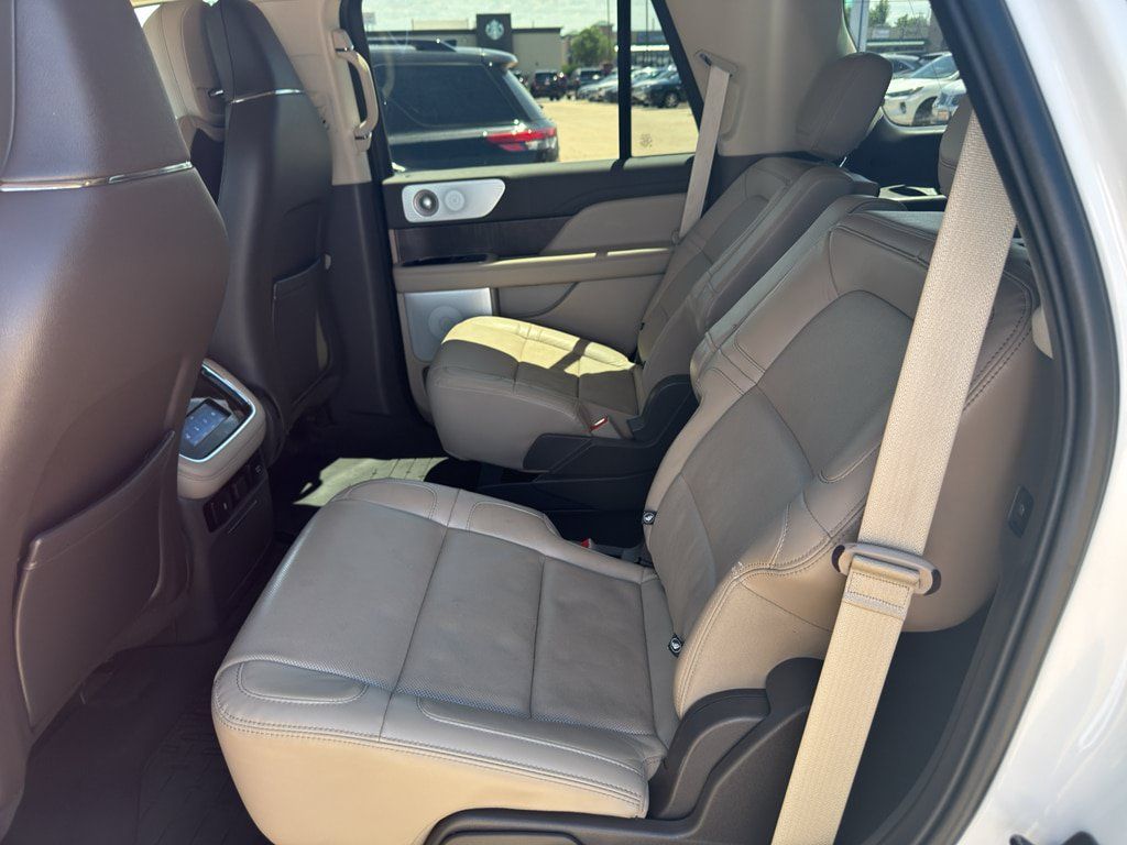 Used 2022 Lincoln Navigator Reserve AWD/4WD image 10