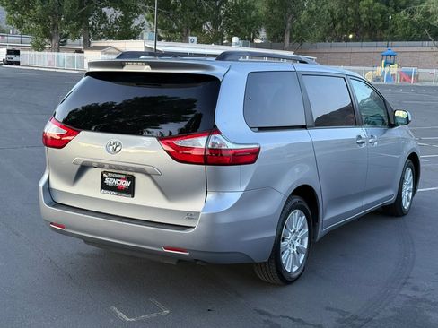 Used 2017 Toyota Sienna LE AWD/4WD image 5