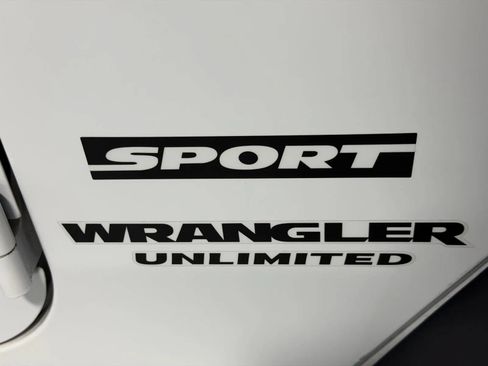 Used 2017 Jeep Wrangler Unlimited Sport w/ Connectivity Group AWD/4WD image 11