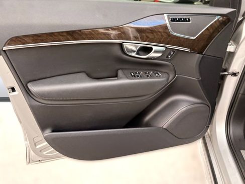 Used 2018 Volvo XC90 T6 Momentum w/ Convenience Package image 22