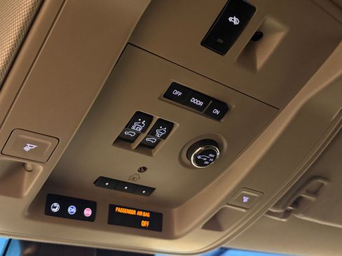 Used 2017 Cadillac Escalade Luxury AWD/4WD image 21