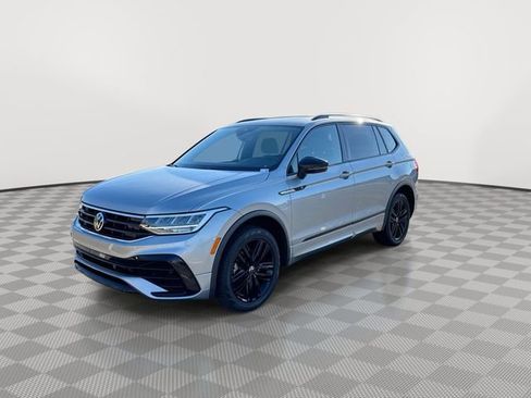 Used 2022 Volkswagen Tiguan SE R-Line image 4