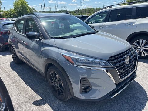 Used 2023 Nissan Kicks SR w/ SR Premium Package FWD image 4