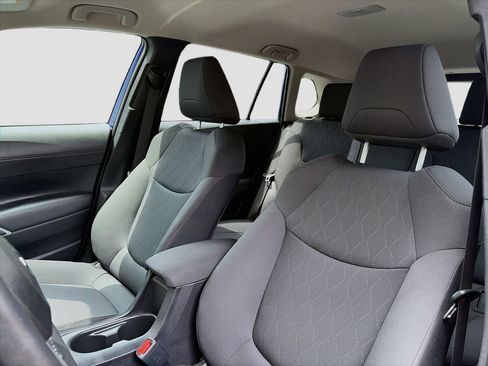 Used 2022 Toyota Corolla Cross LE AWD/4WD image 20