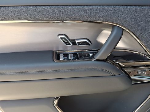 New 2025 Land Rover Range Rover Sport Dynamic SE image 4