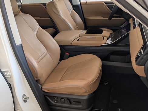 Used 2025 INFINITI QX80 Sensory image 25