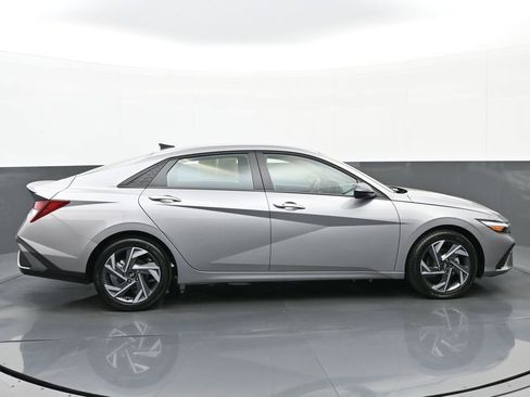 Certified 2025 Hyundai Elantra Sport image 3