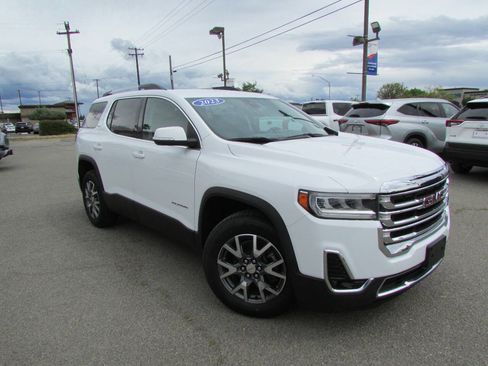 Used 2023 GMC Acadia SLT image 2
