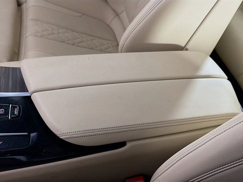 Used 2023 BMW 540i w/ Premium Package image 18