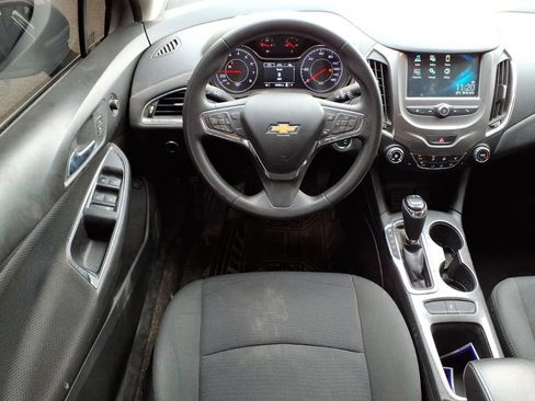 Used 2018 Chevrolet Cruze LT w/ LT Convenience Package FWD image 9