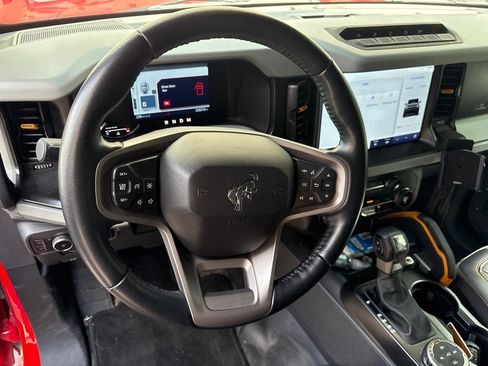 Used 2023 Ford Bronco Badlands w/ Sasquatch Package AWD/4WD image 14
